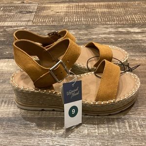Brand New Women’s Universal Thread Sandals